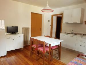 Kuchyňa alebo kuchynka v ubytovaní Casa vacanze La Maddalena
