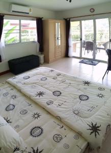 Postel nebo postele na pokoji v ubytování Thai Break Resort