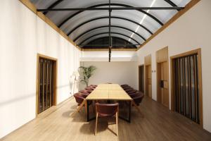 a conference room with a wooden table and leather chairs at Pera Hotel Lüleburgaz in Lüleburgaz