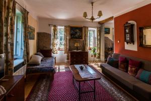 a living room with a couch and a table at Vidéki Ház-Őrség in Kerkafalva