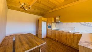 Kuchyňa alebo kuchynka v ubytovaní Casa Rural Cal Rossa de Taus SPA