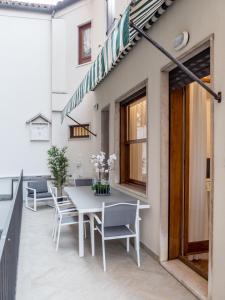 
a patio area with a table and chairs at Luxury Apartment On Grand Canal in Venice
