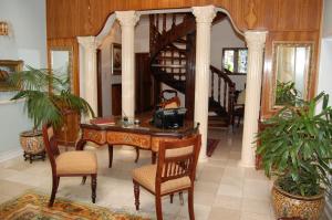 Area soggiorno di Falcon Crest Suites