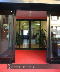 an entrance to a hotel ducale on a red carpet at Hotel Ducale in Vigevano