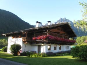 a house with flowers on the side of it at Landhaus Salzburg in Werfenweng