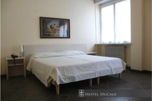 Postel nebo postele na pokoji v ubytování Hotel Ducale