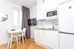 Kuchyň nebo kuchyňský kout v ubytování ApartDirect Älvsjö