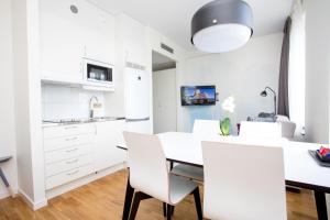 Kuchyň nebo kuchyňský kout v ubytování ApartDirect Älvsjö + 37 fotografií