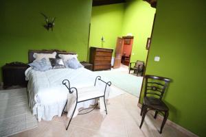 a bedroom with a bed and a green wall at Posada de Bielva in Bielva