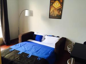 a bedroom with a bed with a blue blanket on it at Casa Rosa in Buenos Aires