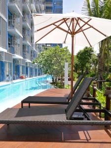 Bazén v ubytování BLU-Pool Access nebo v jeho okolí