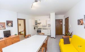 Albergo Diffuso Balcone sul Friuliにあるキッチンまたは簡易キッチン