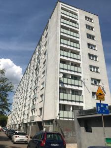 a tall building with cars parked in front of it at Apartament Karmelicka 19 Muzeum Polin in Warsaw