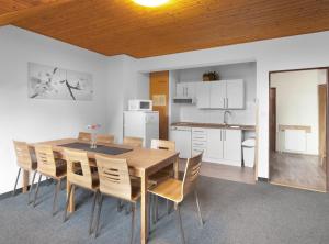 Kuchyň nebo kuchyňský kout v ubytování Apartments Monika