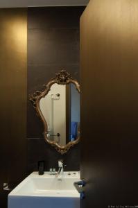 A bathroom at Eh13 Luxury Accommodation