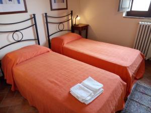 Ένα ή περισσότερα κρεβάτια σε δωμάτιο στο Borgo Beccanella