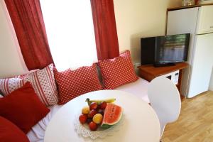 a plate of fruit on a table in a living room at Apartments Pipi in Pakoštane