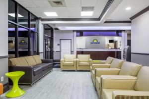 Gallery image of Days Inn & Suites by Wyndham Orlando Airport in Orlando