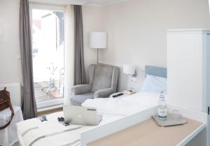 Postel nebo postele na pokoji v ubytování Hotel Jess am Meer