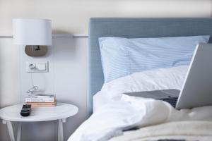 Postel nebo postele na pokoji v ubytování Hotel Jess am Meer