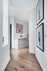 a white room with a sink and a mirror at Neumannsgate 4 in Bergen