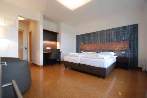 A bed or beds in a room at Kolping Campus Krems
