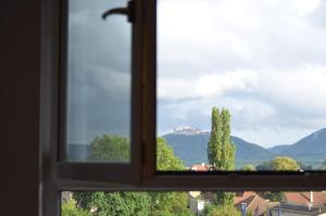 A general mountain view or a mountain view taken from a hosteleket