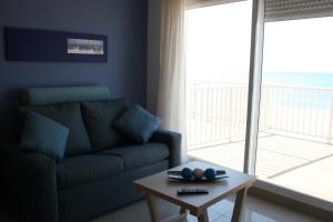 a living room with a couch and a table at Apartamentos Playa Barbate in Barbate
