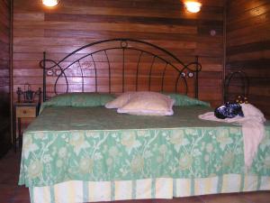 Säng eller sängar i ett rum på Cabañas Valle Verde