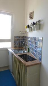 A kitchen or kitchenette at Casa di Ninni Mono