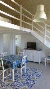 A television and/or entertainment centre at Casa di Ninni Mono