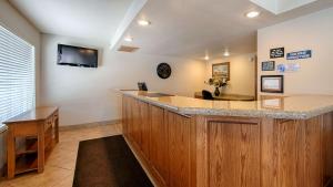 a bar in a room with a tv on the wall at Trailside Inn in Alturas