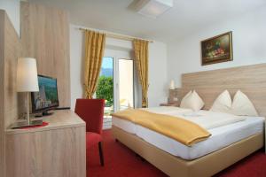 Ein Bett oder Betten in einem Zimmer der Unterkunft Hotel-Pension Melcher
