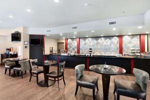 Gallery image of Best Western Premier Crown Chase Inn & Suites in Denton