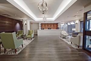 a waiting area in a hospital with chairs and a waiting room at Best Western Plus Cairn Croft Hotel in Niagara Falls