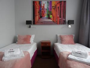 Postel nebo postele na pokoji v ubytování Carina Hotel