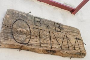 Certifikát, hodnocení, plakát nebo jiný dokument vystavený v ubytování B&B OTIUM