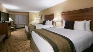 Postel nebo postele na pokoji v ubytování Best Western Plus Columbia River Inn