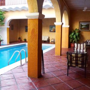 בריכת השחייה שנמצאת ב-Hotel Posada Doña Lala או באזור