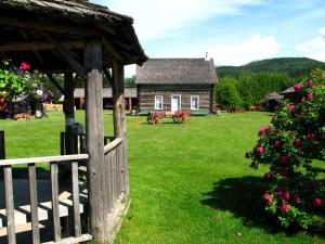 Puutarhaa majoituspaikan Best Western Terrace Inn ulkopuolella