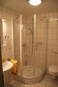 a bathroom with a shower and a sink at Ferienweingut Hensler in Briedel