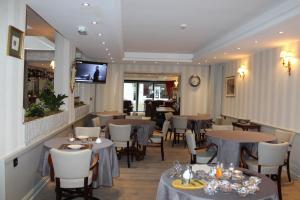 A restaurant or other place to eat at Hypnos Hotel