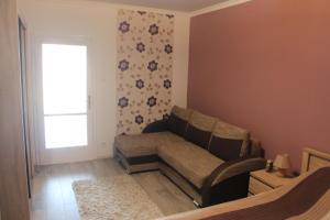 A seating area at Verona Apartman