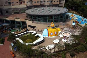 Bazén v ubytování Hanwha Resort Gyeongju nebo v jeho okolí