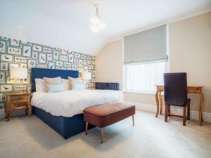 A bed or beds in a room at Stattons Boutique Hotel and Restaurant 