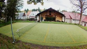 Tenis a/nebo squash v ubytování Horská chata Plzeňka Pernink nebo okolí
