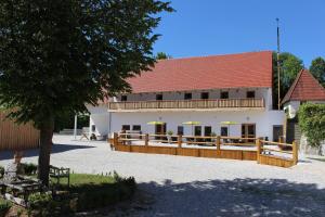 a white building with a wooden fence in front of it at SPIEGLHOF apart in Kumhausen