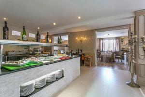 Comida no hotel ou em algum lugar perto