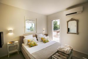 a bedroom with a bed with a mirror and a window at Riviera Carducci Rooms in Peschiera del Garda