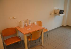a room with a table and chairs and a microwave at DS Za Kolumnami in Krakow